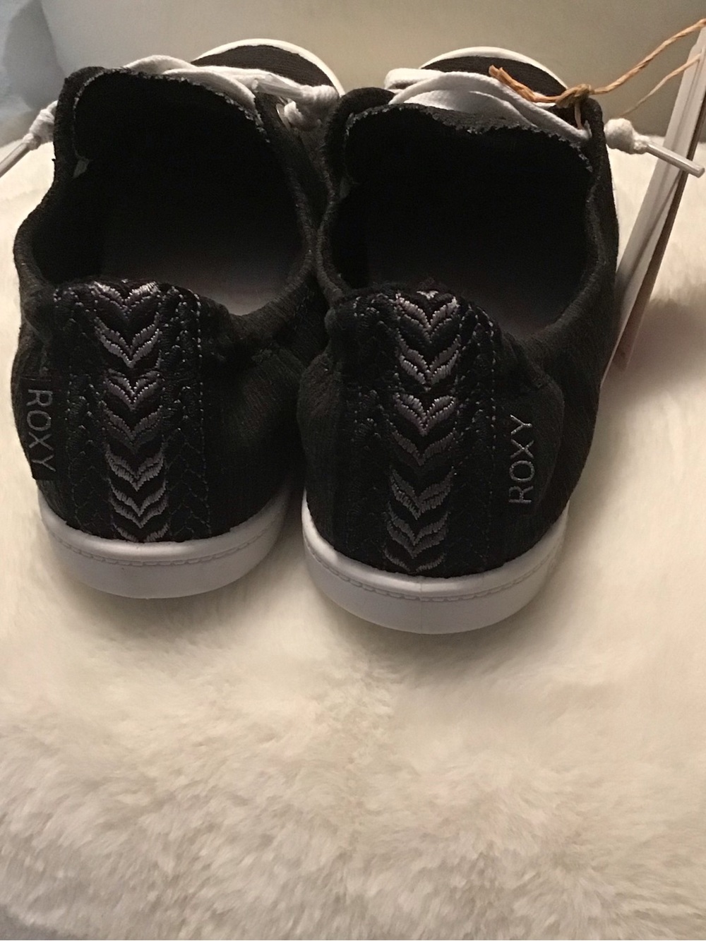Roxy Bayshore III Slip on Canvas Sneakers. Size 9 NWT - Picture 6 of 8